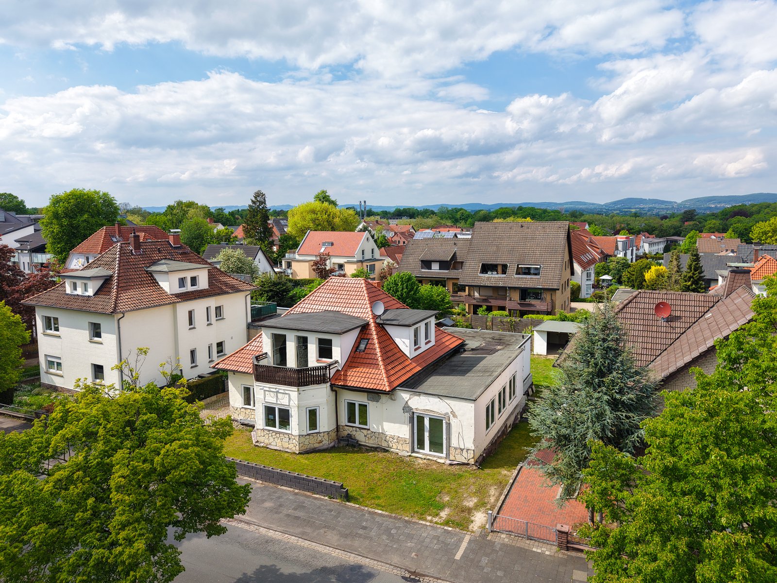 Umbauprojekt zum Dreifamilienhaus in attraktiver Wohnlage nahe der Kliniken Umbauprojekt zum Dreifamilienhaus in attraktiver Wohnlage nahe der Kliniken