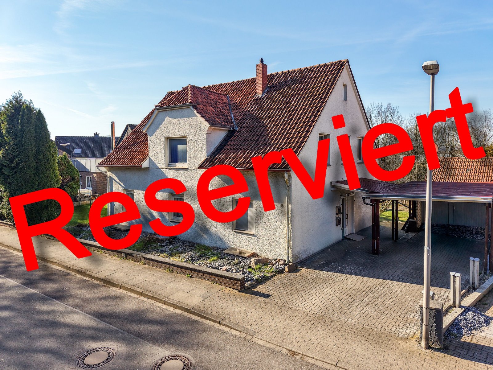 Ein- bis Zweifamilienhaus mit Wintergarten, großem Grundstück und vielseitigen Nutzungsmöglichkeiten Ein- bis Zweifamilienhaus mit Wintergarten, großem Grundstück und vielseitigen Nutzungsmöglichkeiten